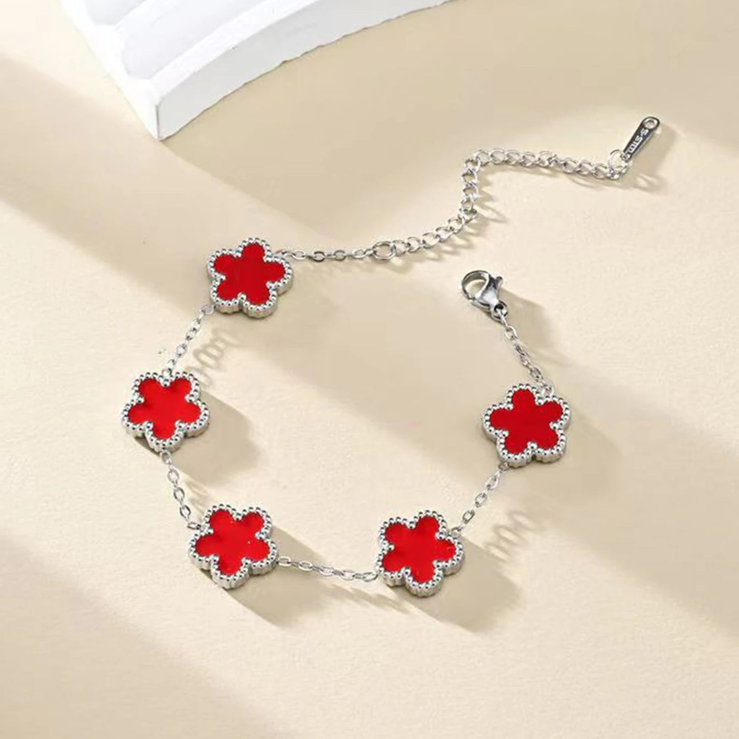 MaisonVerde® Five-Leaf Clover Bracelet – Gold Plated Stainless Steel, Double-Sided Floral Charm | Adjustable Women's Fashion Jewelry