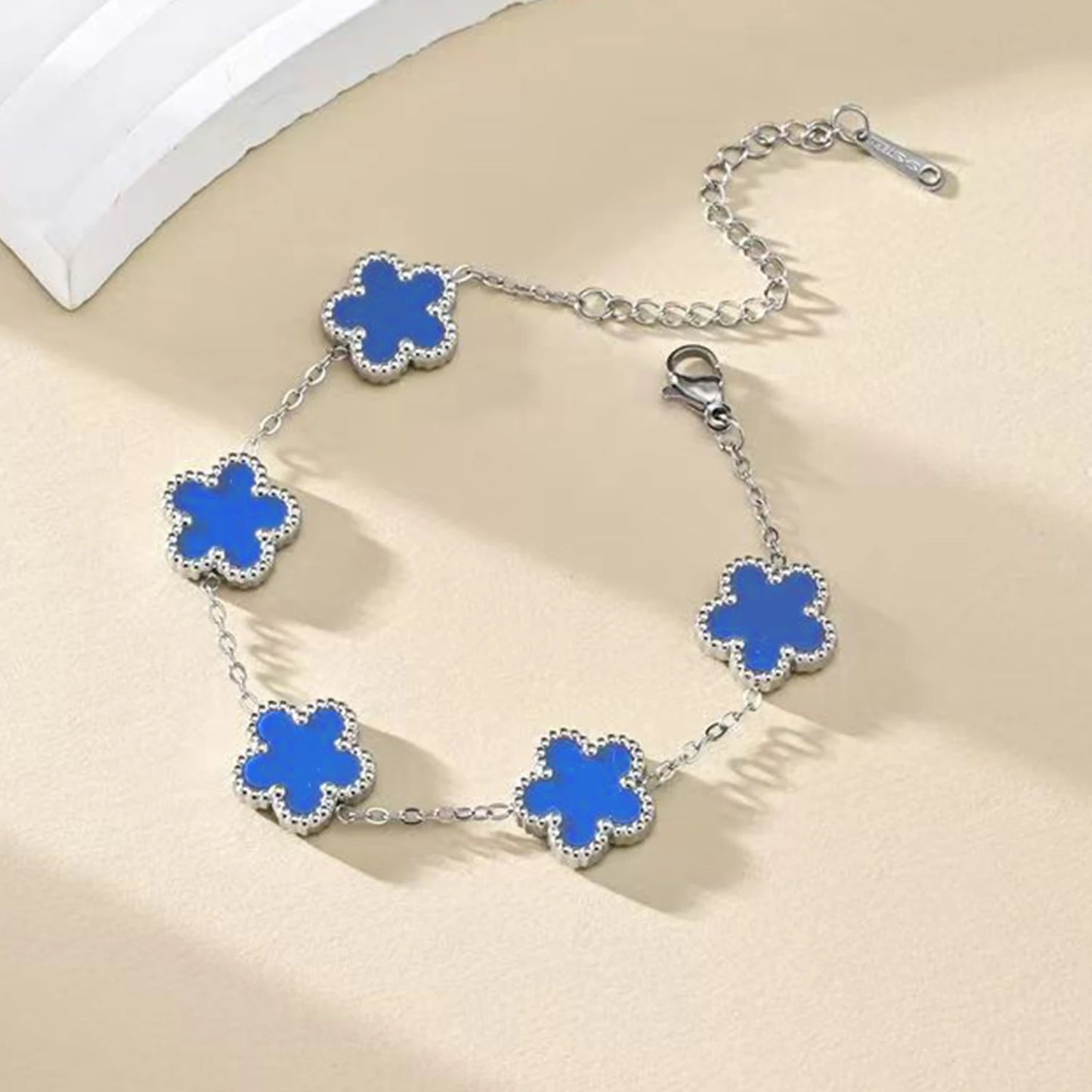 MaisonVerde® Five-Leaf Clover Bracelet – Gold Plated Stainless Steel, Double-Sided Floral Charm | Adjustable Women's Fashion Jewelry