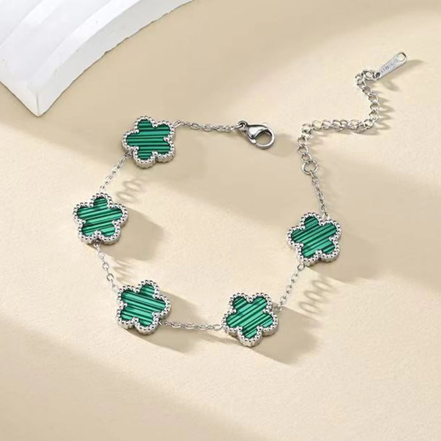 MaisonVerde® Five-Leaf Clover Bracelet – Gold Plated Stainless Steel, Double-Sided Floral Charm | Adjustable Women's Fashion Jewelry