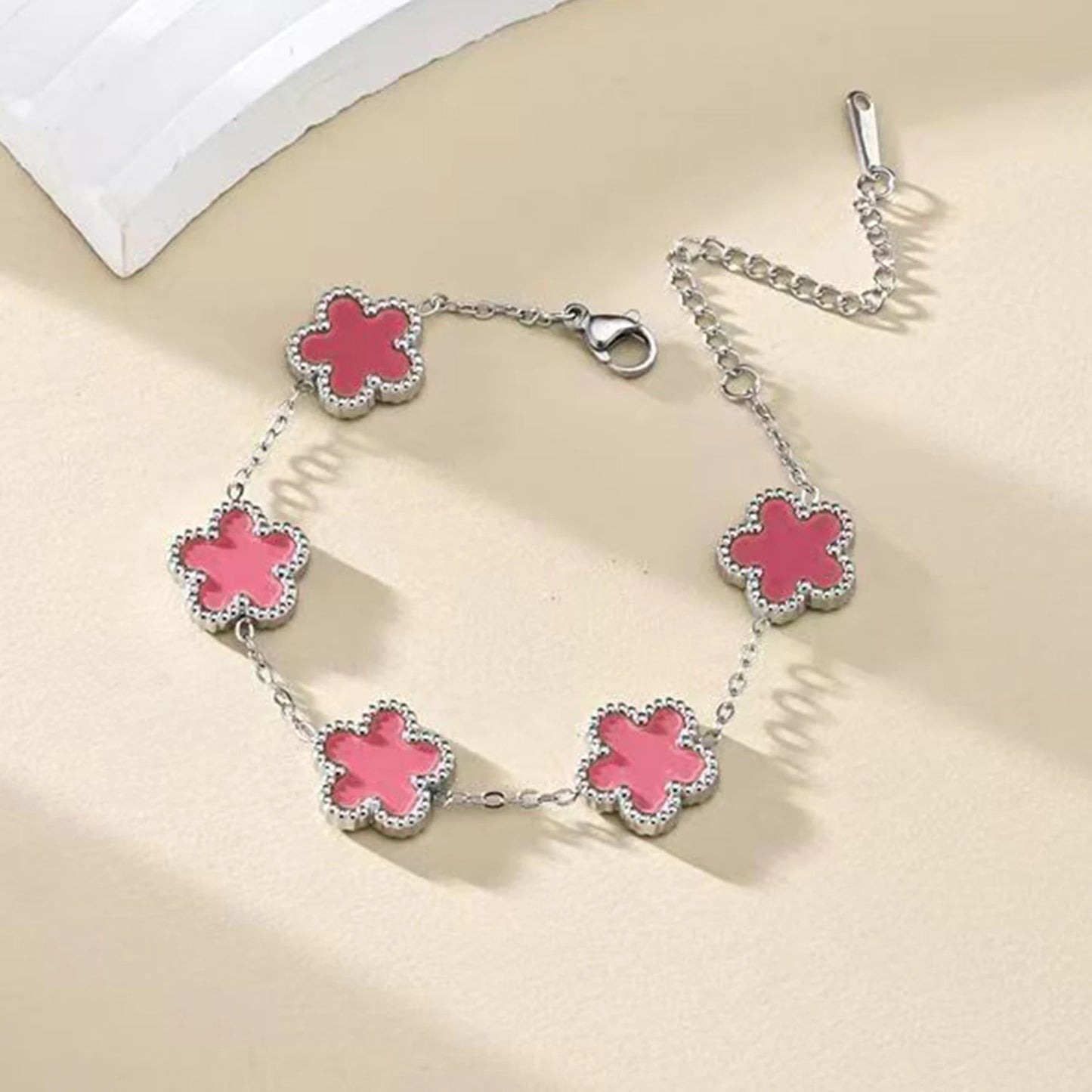 MaisonVerde® Five-Leaf Clover Bracelet – Gold Plated Stainless Steel, Double-Sided Floral Charm | Adjustable Women's Fashion Jewelry